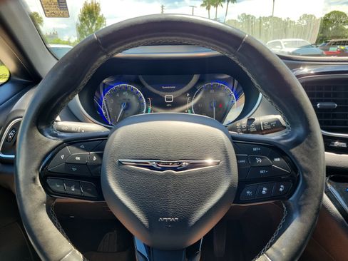 Used 2019 Chrysler Pacifica Touring-L Plus w/ Advanced Safetytec Group FWD image 17