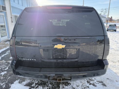 Used 2013 Chevrolet Suburban LT w/ Luxury Package image 4