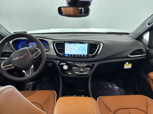 New 2026 Chrysler Pacifica Pinnacle image 5