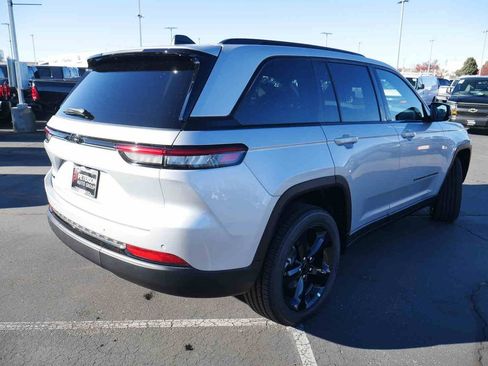 New 2025 Jeep Grand Cherokee Altitude image 20