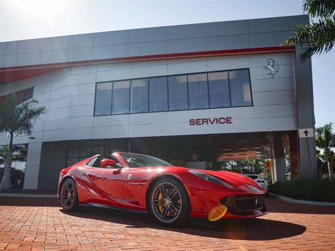 Used 2022 Ferrari 812 GTS image 23