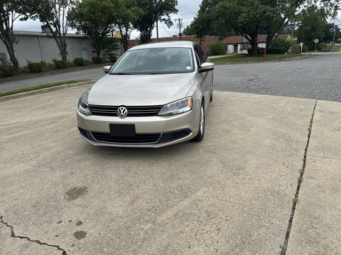Used 2013 Volkswagen Jetta SE FWD image 16