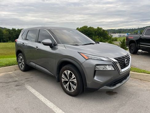 Used 2023 Nissan Rogue SV FWD image 2