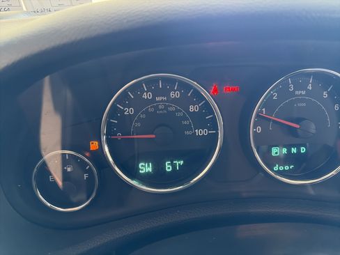 Used 2017 Jeep Wrangler Unlimited Sahara image 32