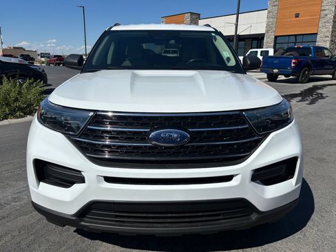Used 2021 Ford Explorer XLT AWD/4WD image 2