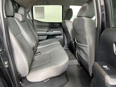 Used 2016 Toyota Tacoma SR5 w/ SR5 Appearance Package (SN) image 9