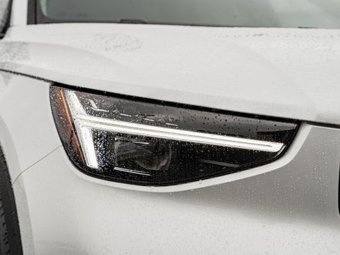 Certified 2025 Volvo XC40 B5 Ultra w/ Climate Package image 14