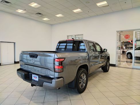 New 2026 Nissan Frontier SV w/ SV Convenience Package AWD/4WD image 3