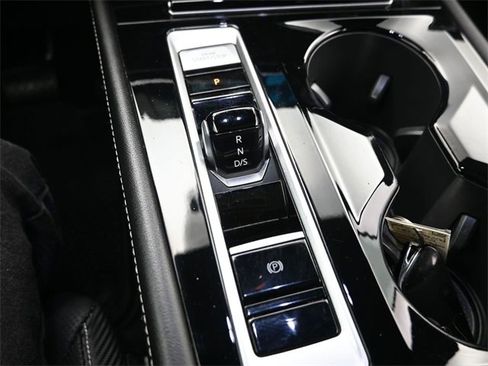 Used 2024 Volkswagen Atlas Cross Sport SE image 16