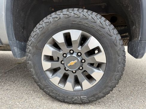 Used 2024 Chevrolet Silverado 2500 LT AWD/4WD image 7