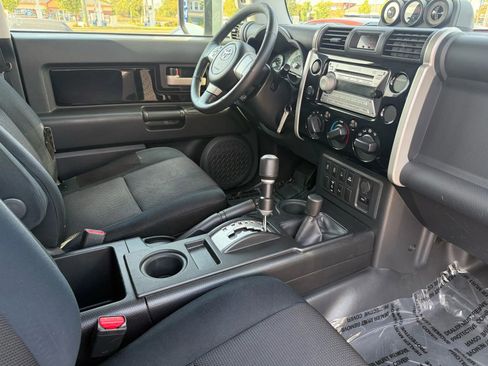 Used 2010 Toyota FJ Cruiser Sport Utility 2D image 24