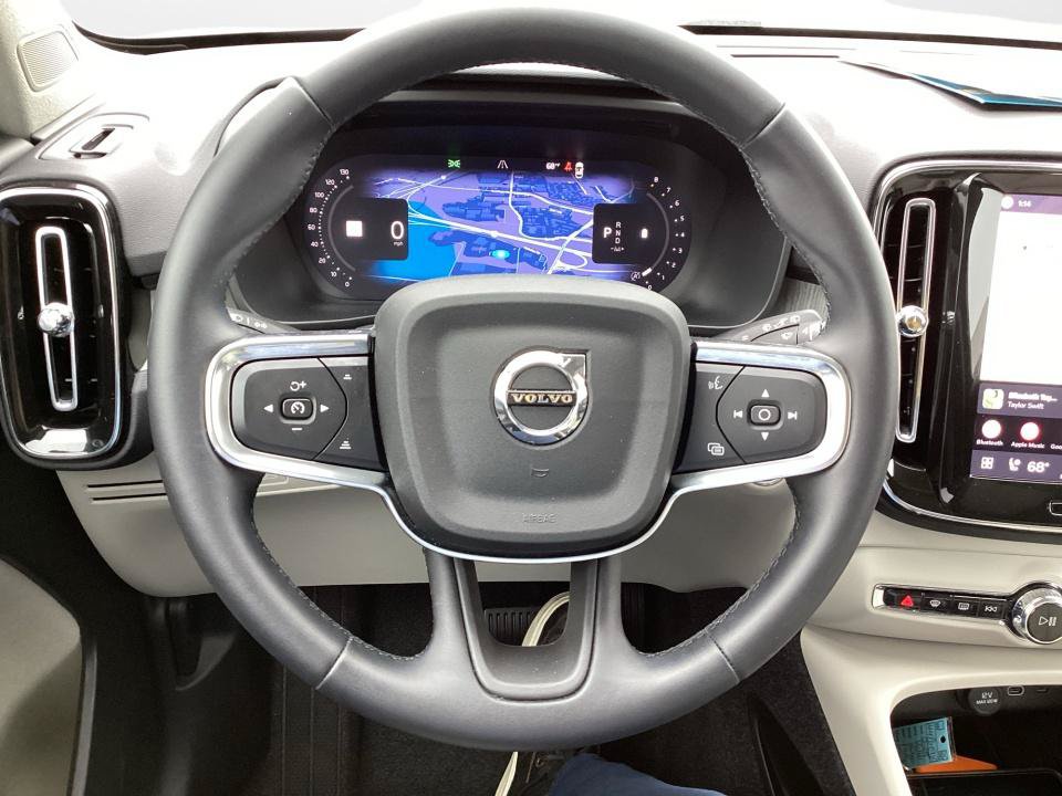 Certified 2025 Volvo XC40 B5 Plus AWD/4WD image 13