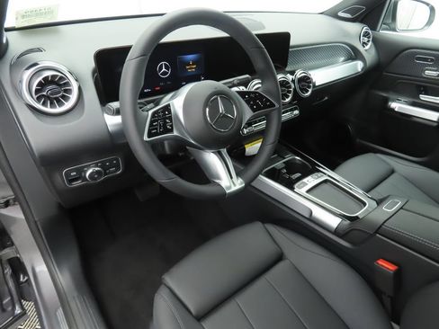 Used 2026 Mercedes-Benz GLB 250 image 9