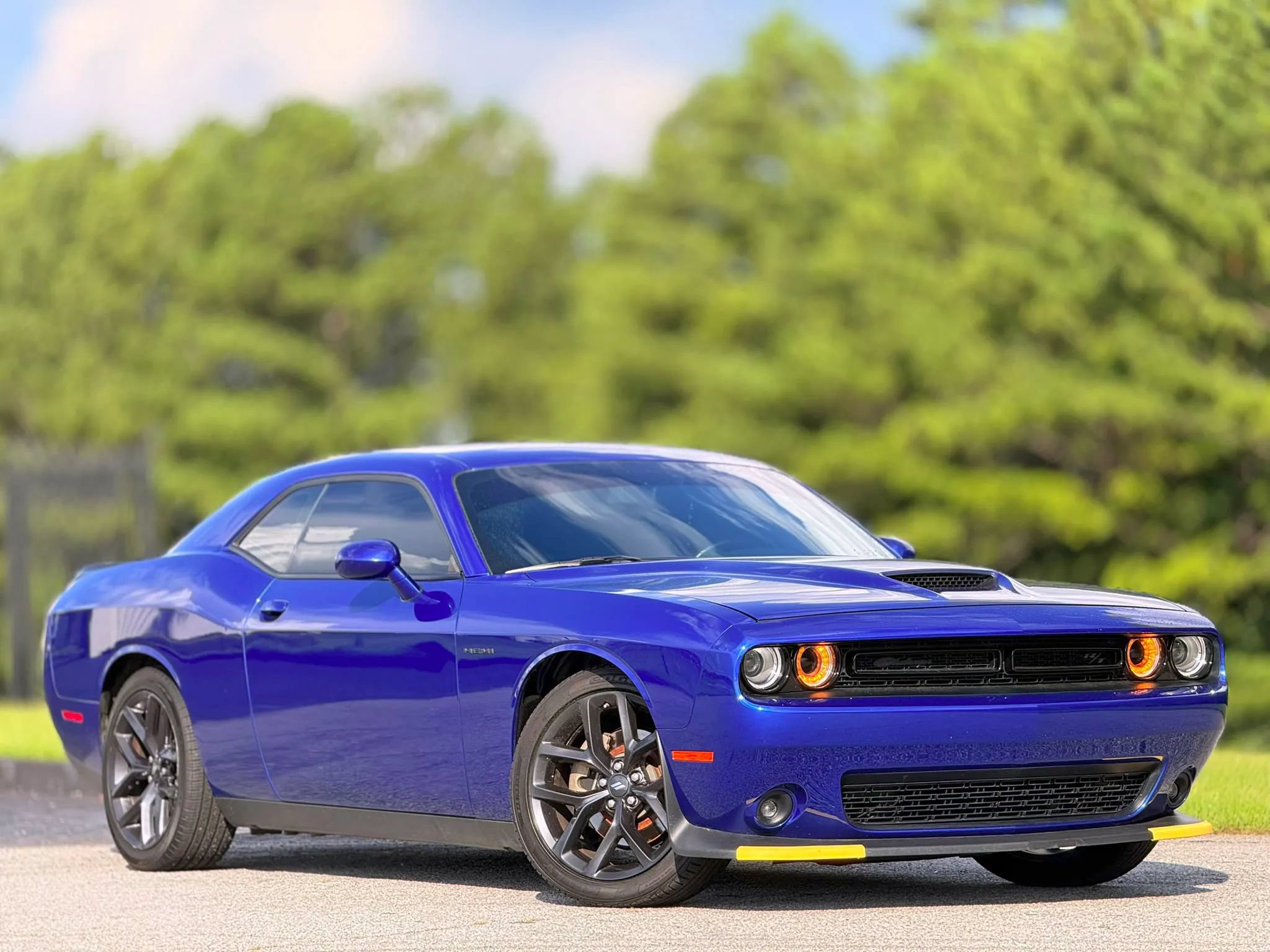 Used 2022 Dodge Challenger R/T w/ Blacktop Package RWD image 5