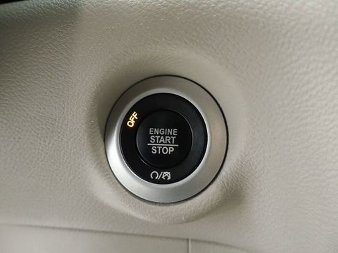 Certified 2023 Chrysler Pacifica Touring-L FWD image 29