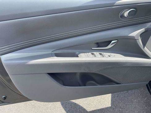 Used 2025 Hyundai Elantra SEL FWD image 12