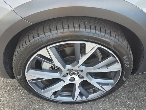 Used 2025 Volvo V90 B6 Cross Country Ultra AWD/4WD image 9
