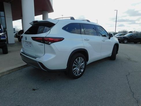 Used 2023 Toyota Highlander Platinum image 9