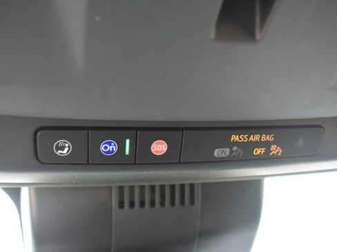 Used 2025 GMC Yukon Denali RWD image 32