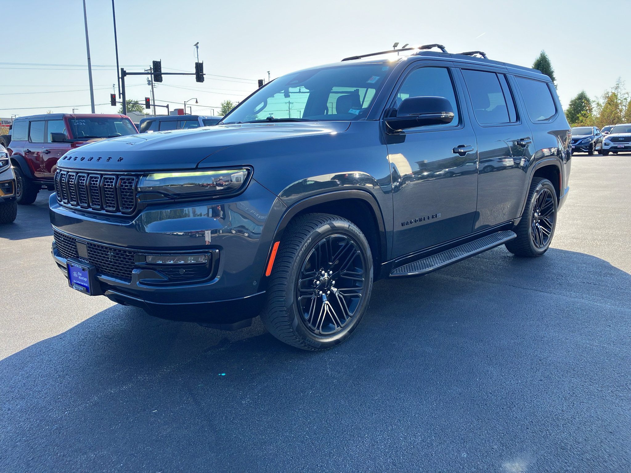 Used 2023 Jeep Wagoneer Series II AWD/4WD image 2