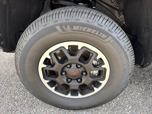 Used 2026 Toyota Tacoma TRD Off-Road w/ TRD Off Road Upgrade Package AWD/4WD image 10