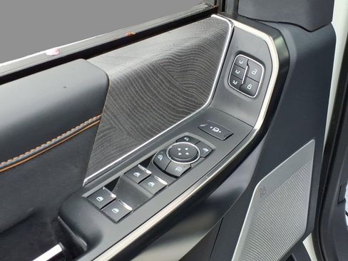 Used 2024 Ford F250 Platinum image 17