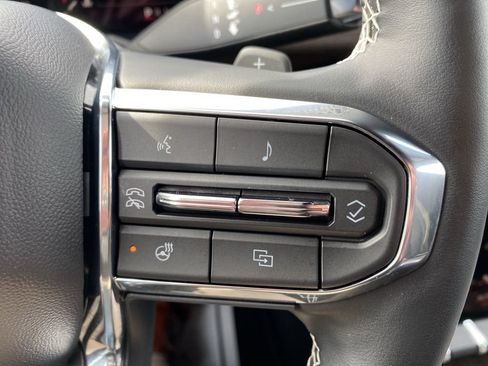 Used 2025 GMC Acadia Denali w/ LPO, Floor Liner Package AWD/4WD image 18