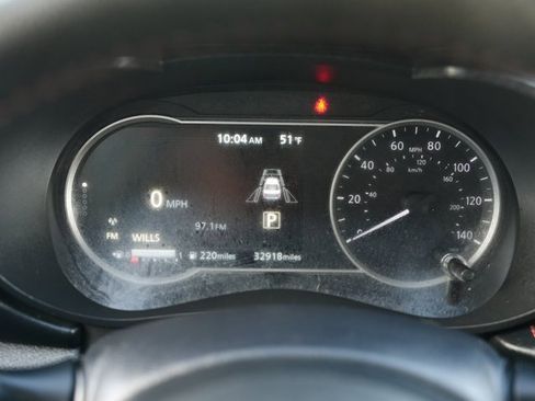 Used 2024 Nissan Versa SR w/ Trunk Package image 18