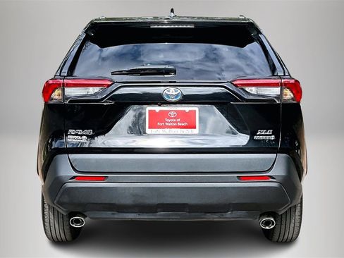 Used 2021 Toyota RAV4 XLE Premium image 6