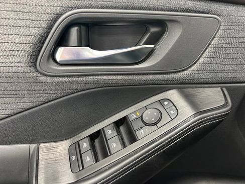 Used 2023 Nissan Rogue SV FWD image 6
