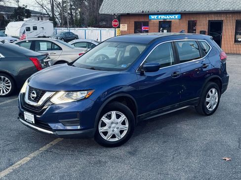 Used 2017 Nissan Rogue S image 2