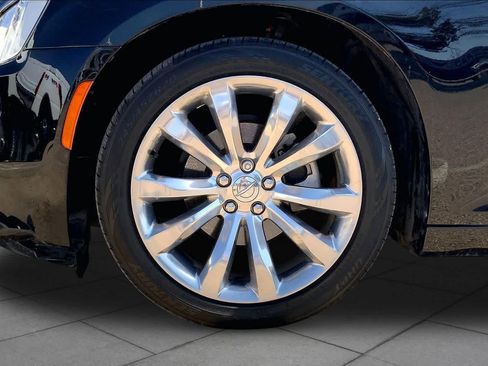 Used 2021 Chrysler 300 Touring w/ Chrome Appearance Package RWD image 11