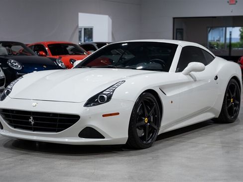 Used 2016 Ferrari California T RWD image 11