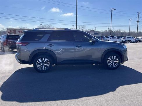 Used 2023 Nissan Pathfinder SL image 3