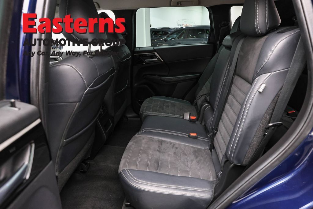 Used 2023 Mitsubishi Outlander SE AWD/4WD image 22