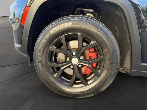 Used 2023 Jeep Grand Cherokee L Limited AWD/4WD image 9