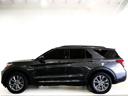 Used 2020 Ford Explorer XLT w/ Equipment Group 202A AWD/4WD image 6