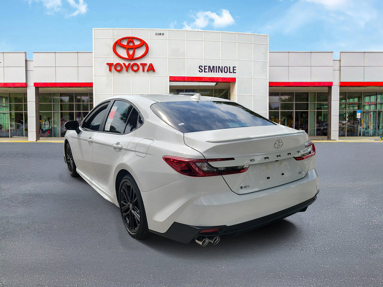 Used 2026 Toyota Camry SE w/ Convenience Package FWD image 4