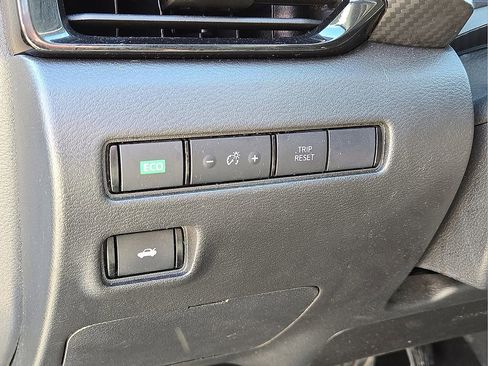 Used 2025 Nissan Sentra SV image 24