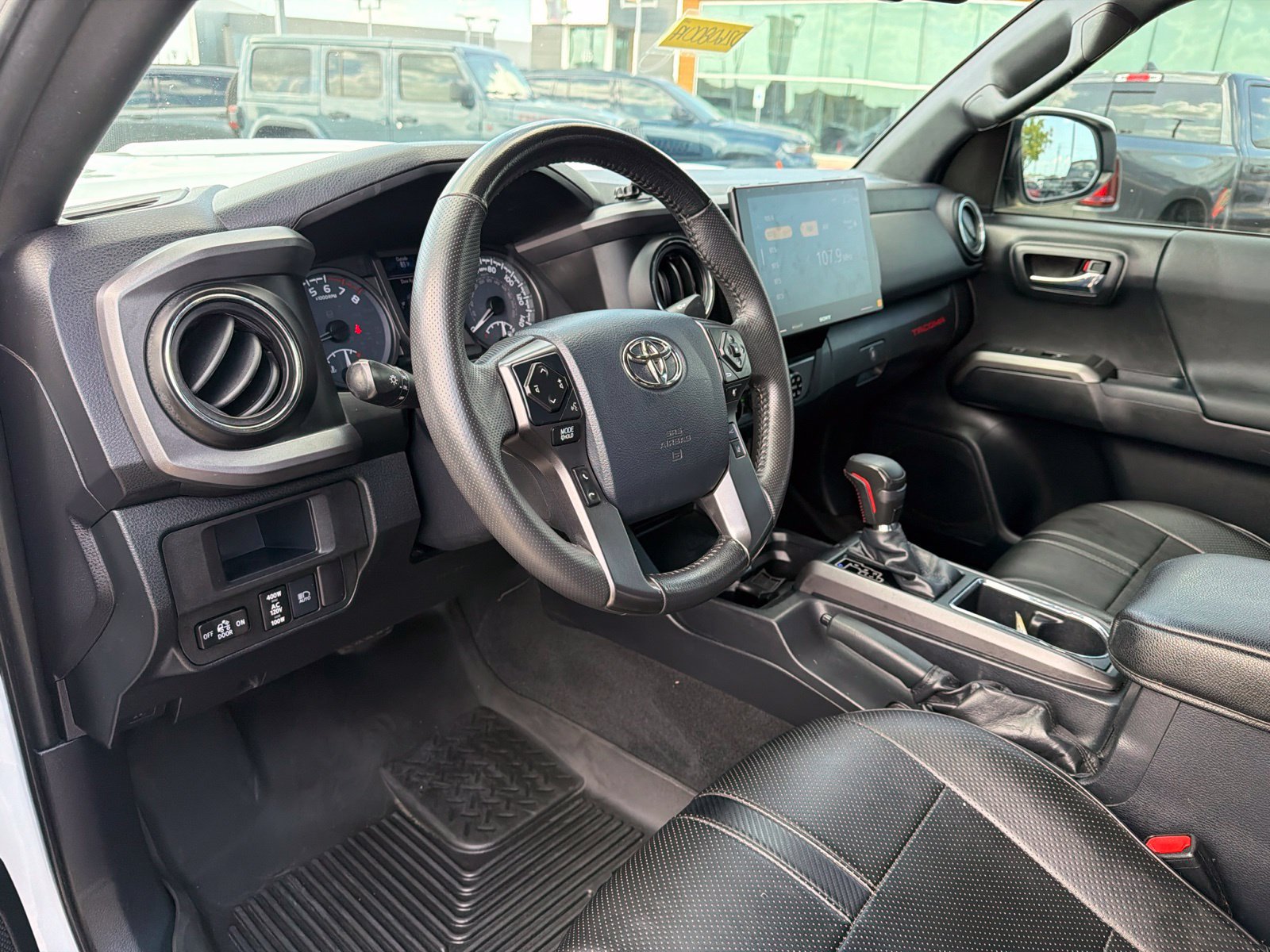 Used 2018 Toyota Tacoma TRD Sport w/ Technology Package AWD/4WD image 10