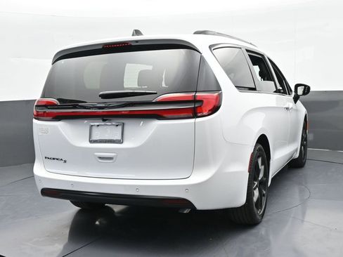 New 2026 Chrysler Pacifica Select image 5