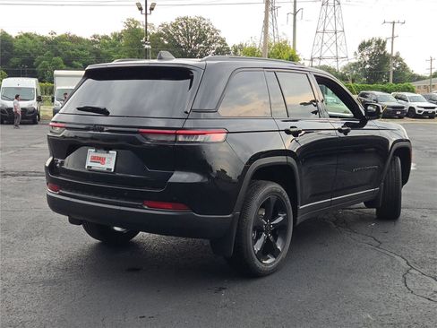 New 2025 Jeep Grand Cherokee Altitude image 12