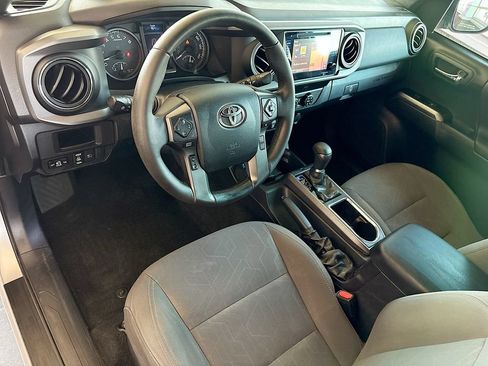 Used 2019 Toyota Tacoma TRD Sport w/ Technology Package RWD image 9