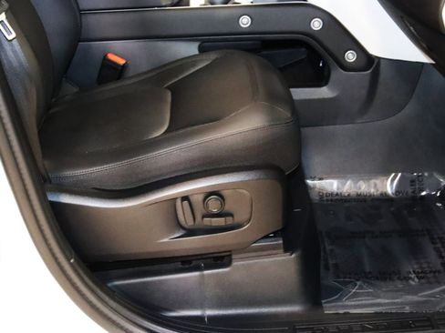 Used 2025 Land Rover Defender 110 S image 61