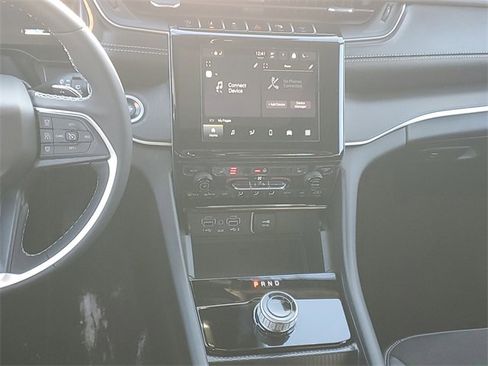 New 2025 Jeep Grand Cherokee L Altitude image 16