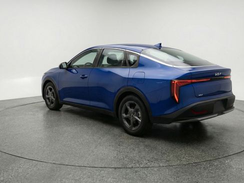 Used 2025 Kia K4 LXS image 6