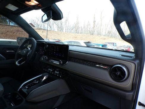 Used 2024 Chevrolet Colorado ZR2 w/ Technology Package image 15