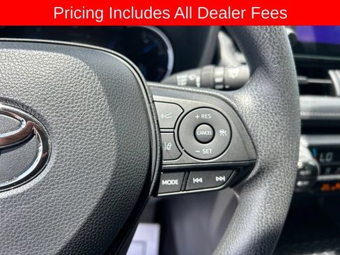 Used 2025 Toyota RAV4 XLE AWD/4WD image 8