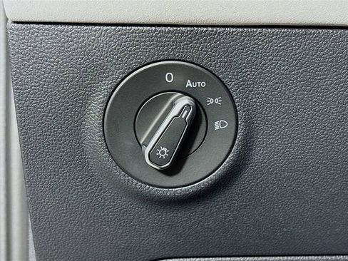 New 2025 Volkswagen Taos SE image 10