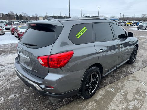Used 2019 Nissan Pathfinder SV image 5